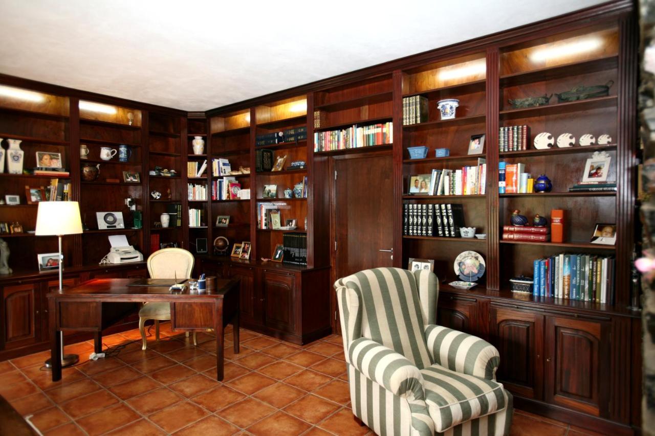 Casa Ribeira De Pera Villa Castanheira de Pera Exteriör bild