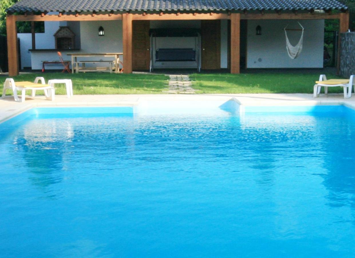 Casa Ribeira De Pera Villa Castanheira de Pera Exteriör bild
